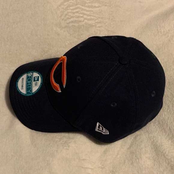 Chicago Bears hat with Sticker Tags - Picture 3 of 10